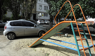 Вырос штраф за стоянку на детской площадке Вырос штраф за стоянку на детской площадке