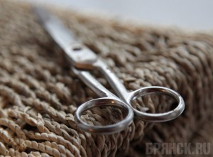 Пенсионерку зарезали ножницами в собственном доме