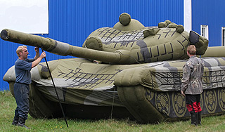 Российская армия закупит надувные танки Российская армия закупит надувные танки