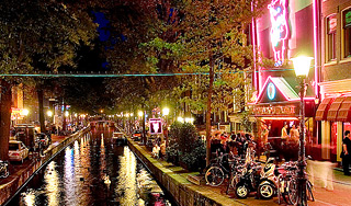 Старейшие путаны Амстердама ушли на пенсию Старейшие путаны Амстердама ушли на пенсию