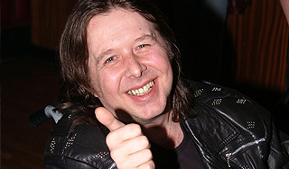 Экс-барабанщик Iron Maiden умер во сне Экс-барабанщик Iron Maiden умер во сне