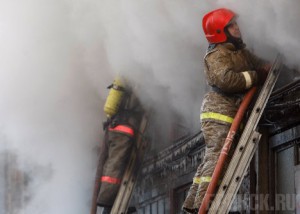 Женщина задохнулась при пожаре в собственной квартире