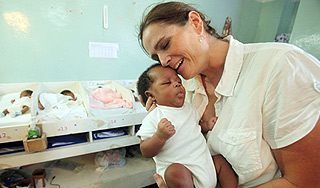 Немкам разрешили бросать новорожденных Немкам разрешили бросать новорожденных