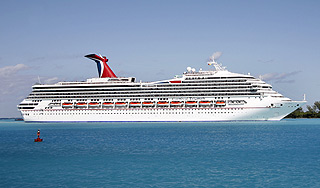 Круизный лайнер сломался в Карибском море Круизный лайнер сломался в Карибском море