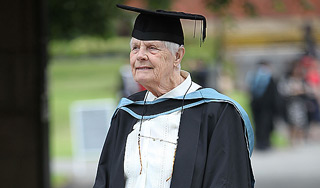 Американка получила образование в 106 лет Американка получила образование в 106 лет