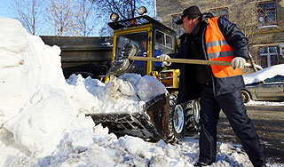 Из Москвы вывезли тысячи кубометров снега Из Москвы вывезли тысячи кубометров снега