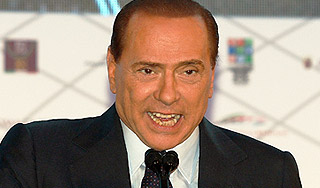 Берлускони обозвал протестующих Берлускони обозвал протестующих