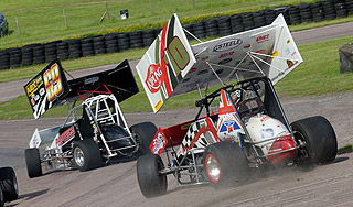 Болид сбил зрителей во время гонки Болид сбил зрителей во время гонки