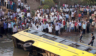 В Индии 37 человек погибли в автобусе В Индии 37 человек погибли в автобусе