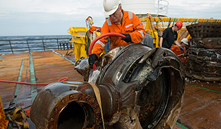 Со дна Атлантики поднята лунная ракета Со дна Атлантики поднята лунная ракета