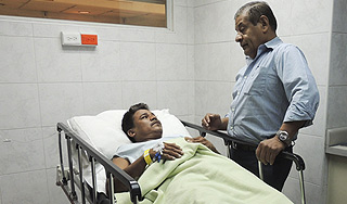 Сапожник прожил 18 лет с лезвием в голове Сапожник прожил 18 лет с лезвием в голове