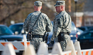 В США джип протаранил стену военной базы В США джип протаранил стену военной базы