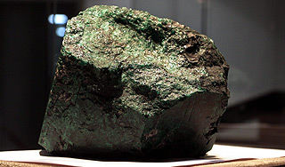 На Урале нашли килограммовый изумруд На Урале нашли килограммовый изумруд