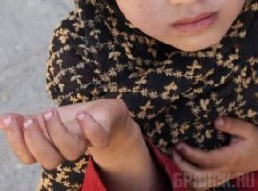 Молодая мать заставляла сына попрошайничать