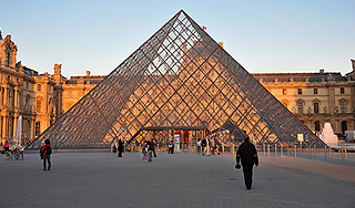 Русские захватывают Лувр Русские захватывают Лувр