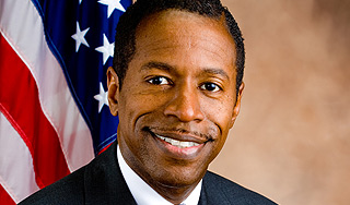 Сенатора от Нью-Йорка обвинили в коррупции Сенатора от Нью-Йорка обвинили в коррупции