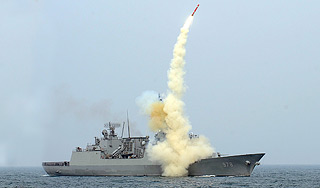 Сеул направил эсминцы для слежки за КНДР Сеул направил эсминцы для слежки за КНДР