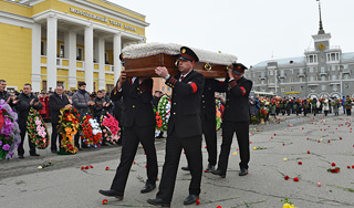 Золотухин похоронен в родном селе на Алтае Золотухин похоронен в родном селе на Алтае