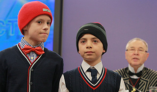 Зайцев показал новую школьную форму Зайцев показал новую школьную форму