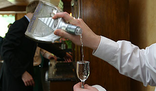 Корейцу вместо водки налили солярку Корейцу вместо водки налили солярку