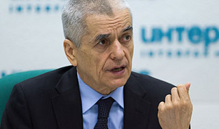 Онищенко призвал россиян есть меньше соли Онищенко призвал россиян есть меньше соли