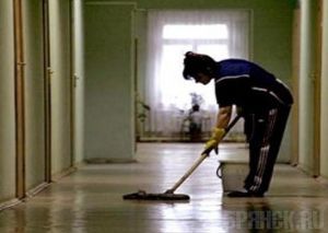 Уборщица в школе присвоила телефон ребенка