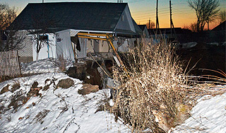 В Поволжье три дома провалились под землю В Поволжье три дома провалились под землю