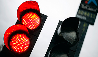 ГИБДД разрешит правый поворот на "красный" ГИБДД разрешит правый поворот на "красный"