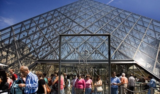 Карманники закрыли Лувр Карманники закрыли Лувр