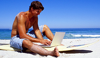 На лучшую работу претендуют тысячи человек На лучшую работу претендуют тысячи человек