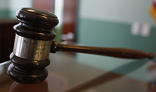 Американский судья оштрафовал сам себя Американский судья оштрафовал сам себя