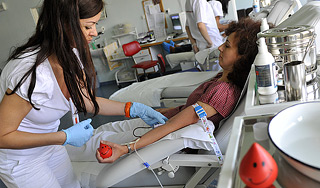 В Петербурге ребенку перелили кровь с ВИЧ В Петербурге ребенку перелили кровь с ВИЧ