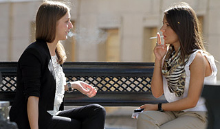 В Москве появятся уличные курилки В Москве появятся уличные курилки