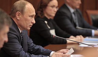 Путин устроил показушный разнос на закрытом совещании Путин устроил разнос на закрытом совещании