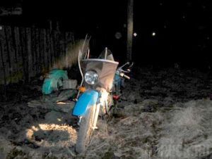 Мотоциклист покалечил 18-летнего пешехода и скрылся Водитель бросил мотоцикл в кювете