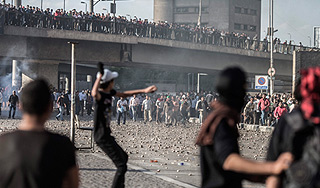 Десятки людей ранены в беспорядках в Каире Десятки людей ранены в беспорядках в Каире