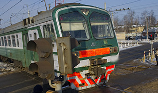 На брянском переезде поезд снес грузовик На брянском переезде поезд снес грузовик