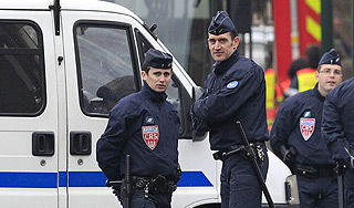 При стрельбе во Франции погибли 3 человека При стрельбе во Франции погибли 3 человека