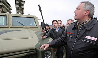 Рогозин на полигоне оценил боевого "Тигрa" Рогозин на полигоне оценил боевого "Тигрa"