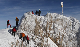 Альпинисты подрались на Эвересте Альпинисты подрались на Эвересте