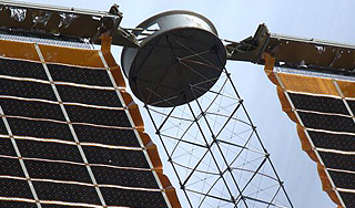 На МКС нашли пулевое отверстие На МКС нашли пулевое отверстие