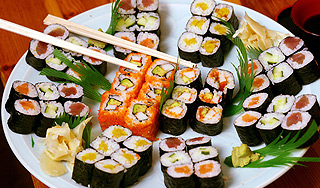 Премьер Японии призвал россиян есть суши Премьер Японии призвал россиян есть суши