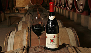 В Париже распродают вино Франсуа Олланда В Париже распродают вино Франсуа Олланда