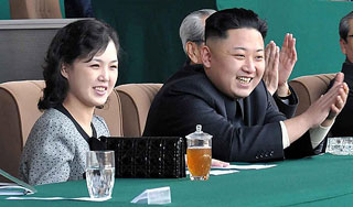 Ким Чен Ын с женой вдохновляют спортсменов Ким Чен Ын с женой вдохновляют спортсменов