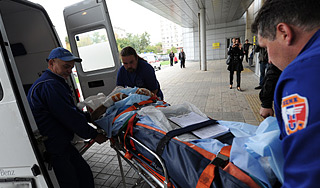 Байкер сбил полицейского во Владивостоке Байкер сбил полицейского во Владивостоке