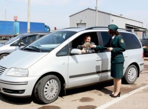 Водителям и пассажирам сообщили о правилах перемещения товаров