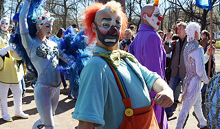 Полиция остановила парад Cirque du Soleil Полиция остановила парад Cirque du Soleil