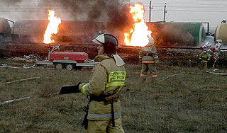 Под Ростовом после взрыва цистерн вытек яд Под Ростовом после взрыва цистерн вытек яд
