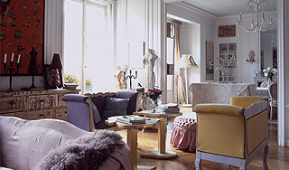 В заброшенной квартире нашли ценную картину В заброшенной квартире нашли ценную картину