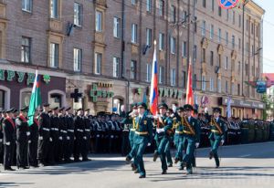 Жители Брянска вышли на Парад в честь 9 Мая